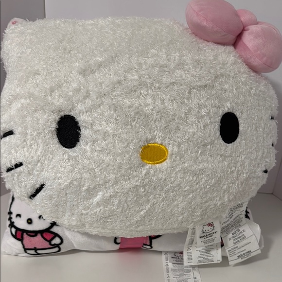 New Hello Kitty 2 Pack Decorative Pillows. - Picture 3 of 14